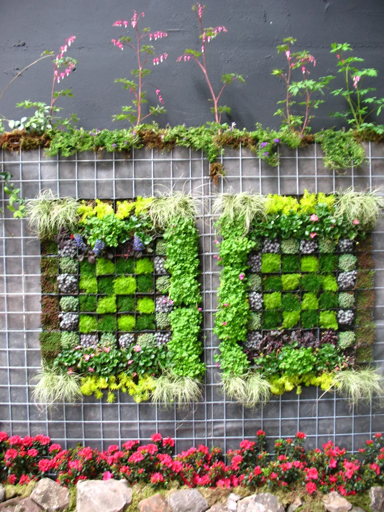 10-vertical-garden-examples-3-18-09-17