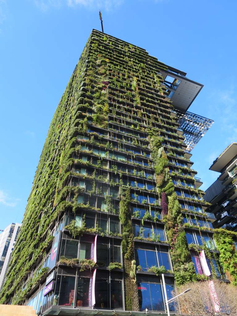 10-vertical-garden-examples-6-18-09-17